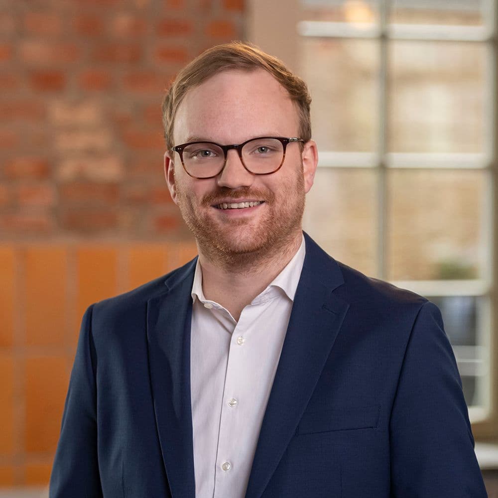 Portrait von Patrick Schwalger, Kommunikationsberater bei WOLFFBERG.